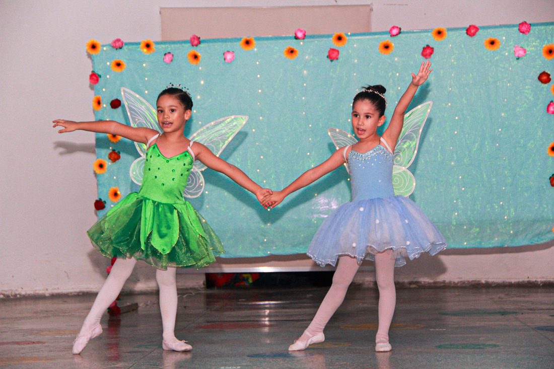 Aula de ballet do Petit Allegro com acolhimento e cuidado com as crianças
